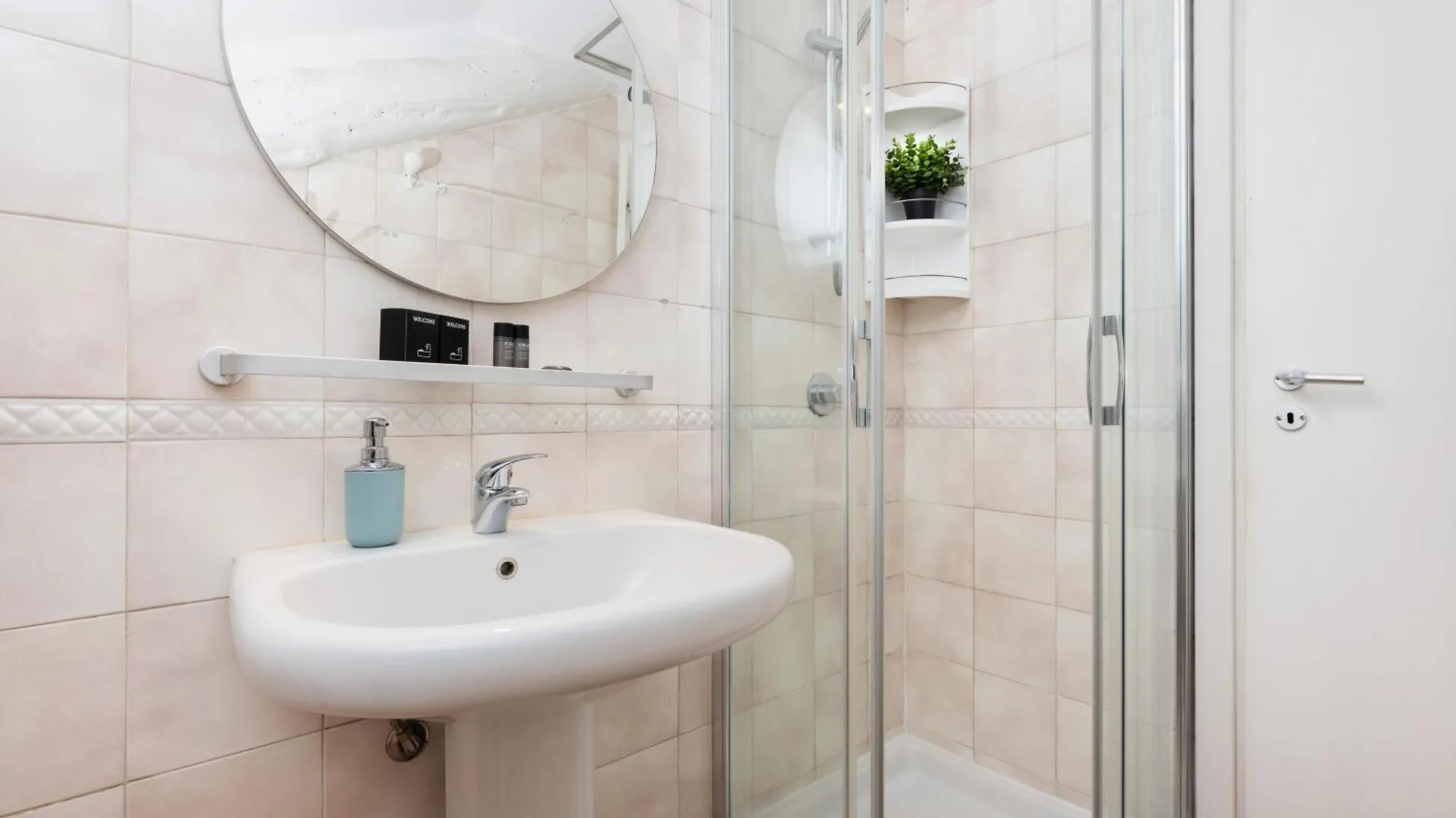 Ferienwohnung I Buenos Aires I Quiet Retreat With Ac & Wifi Mailand Apartment